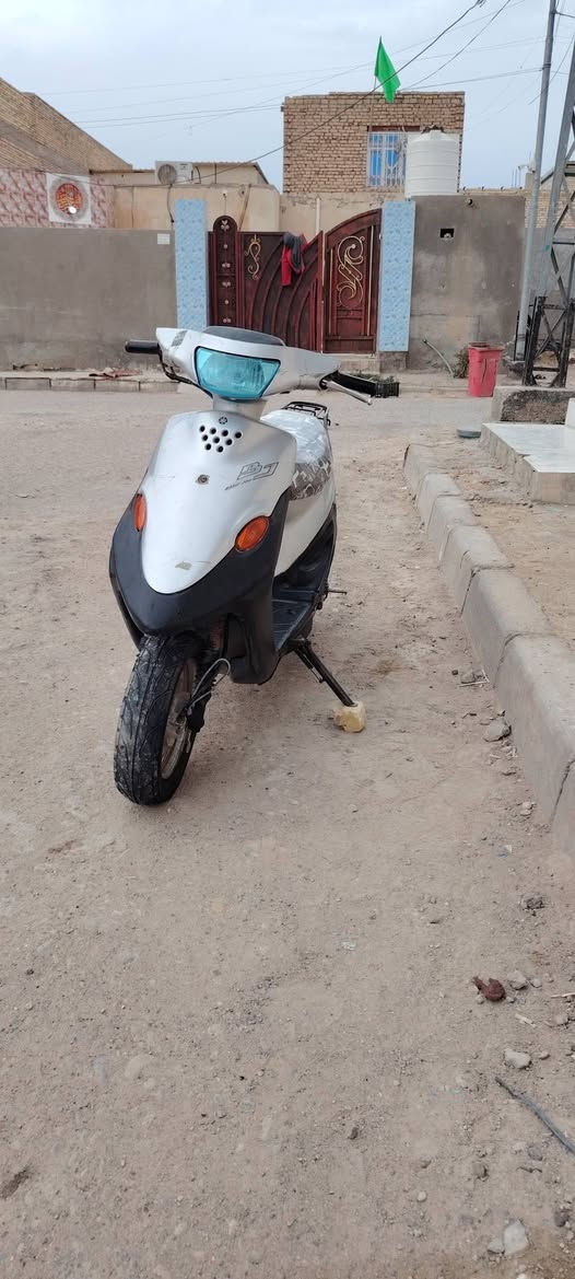 سلام عليكم دراجة يوماها للبيع الدراجة كدامك نضيفه وكهربائيات كامله كلشي شغال بيه السعر 350 وبيه مجال مكاني ميسان ناحية علي الشرقي.. رقمي ***********
