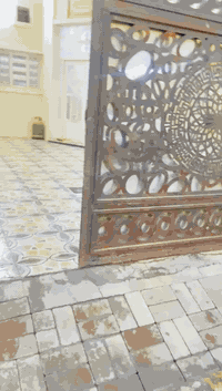 سلام عليكم بيت للبيع مساحه 250 يتكون البيت من طابقين الطابق الأول كندور ديوانيه صاله غرفتين وحمام ومطبخ والطابق الثاني غرفتين وصاله وحمام بس هيكل مامسقوف الموقع التأميم القادسيه الثانيه قرب فندق روز بلازا السياحي وقرب مدرسه الحوراء يبعد عن الشارع العام مال القادسيه الثانيه 50متر او اقل السعر 155وبي مجال الاستفسار مراسلتي ع الخاص او اتصال ع الرقم التالي ***********
