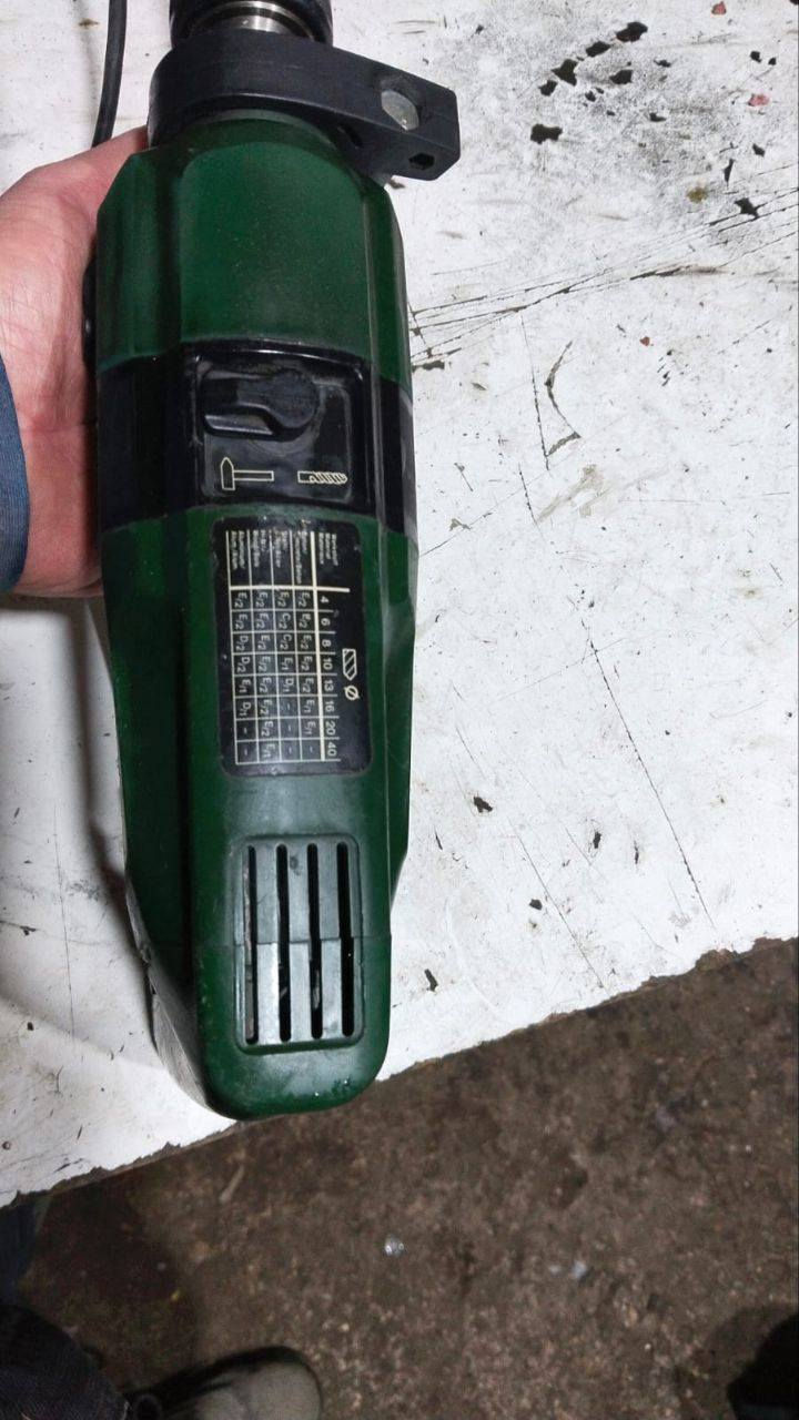 دريل بوش استيراد مؤسسة (سعر 135 الف مع التوصيل) مستخدم شبه جديد بلادي نظيف جدا  طوبة 13 ملم سرعتين ميكانيكية + تحكم سرع يالسويج اتجاهين نظام همر وتقثيب منشأ سويسري للتواصل ***********
