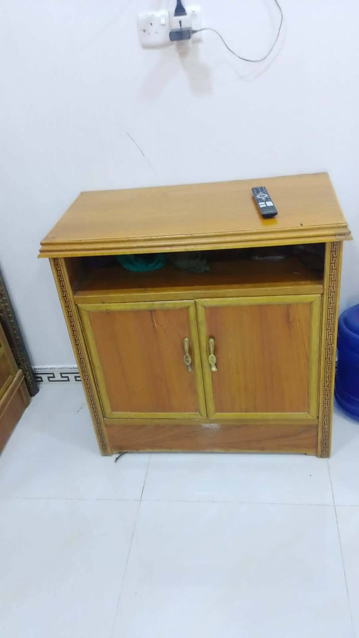 غرفة اخشاب احطاطة خشب صاج استعمال قليل السعر مليون وبيها مجال للتواصل ***********
