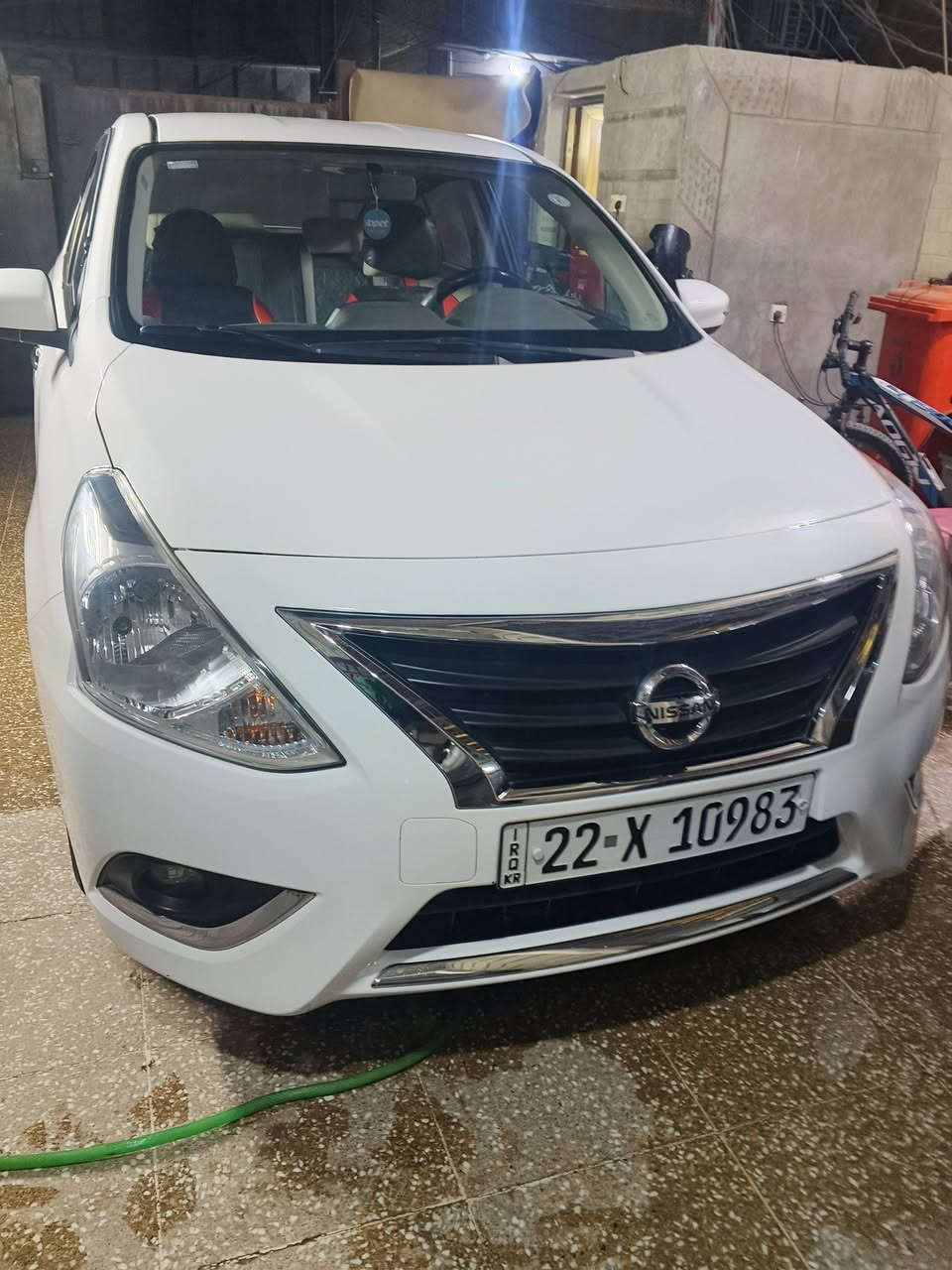 نوع السيارة وماركتها: (نيسان صني مصري)........ 
سنة الصنع (الموديل): (2025)........ 
الفئة: (فول مواصفات+كار بلي).......... 
المسافة المقطوعة (الماشية): (48,000 كم).......... 
اللون الخارجي: ( أبيض لؤلؤي)........ 
اللون الداخلي: (اسود مطعم احمر/ جلد)........ 
سعة المحرك: ( 1500 لتر)........ 
ناقل الحركة: (أوتوماتيك)......... 
نوع الوقود: (بنزين)........ 
نظام الدفع: (دفع أمامي)......... 
تحويل مباشر رقم اربيل ب اسمي.......... 
العسر $122...... 
(عنوان بغداد الامين الثانيه سكينه شارع 20 )....... 
رقم الهاتف (***********)........
