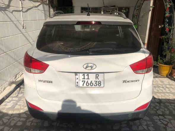 السلام عليكم عندي توسان موديل 14 سيارة نضيفة ما عدا الباب اليسر بي شخطة كما في الصورة  ماشية 107 كيلو متر السيارة بسمي من الاستلام رقم جديد المكان بغداد الأمين الثانية السعر 160 وبي مجال .
الاستفسار 
***********
