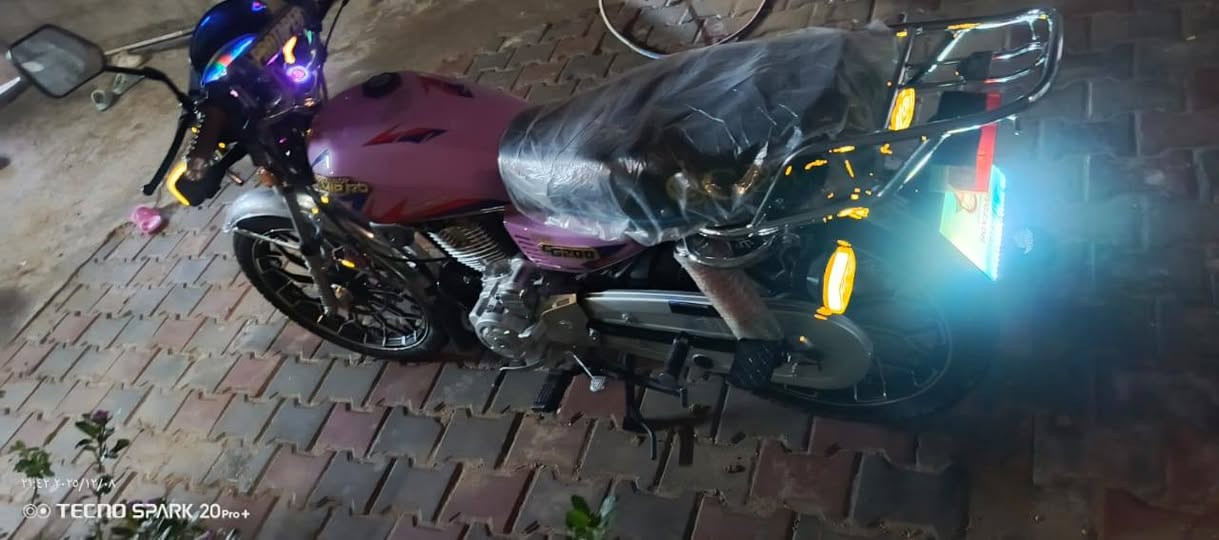 دراجه ايراني جديده وضع الشركه 5 كير محرك200 خير من الله الدراجه بصمتين *********** السعر  850 وبيه مجال للطيبن
