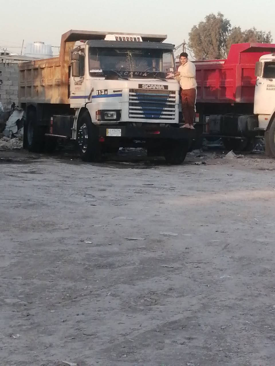 العنوان البياع تقاطع الدرويش ***********
سلام عليكم سكانيا للبيع موديل 86 مكينة سوبر لا صرف ولا بخار گير خمسه بخمسه اكسل باچر
