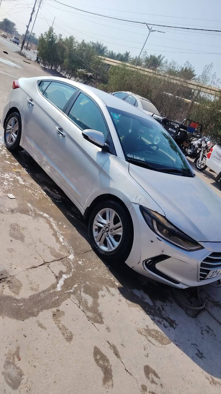 سلام عليكم للبيع  النتره 17 خليجي مكفوله السياره من الفتح والشد والتبديل ومكينه وكير ع شرط مامفتوحات السياره بيهه رشات صبغ فقط السعر 115 وبيه مجال مكان السماوه 
***********
***********
