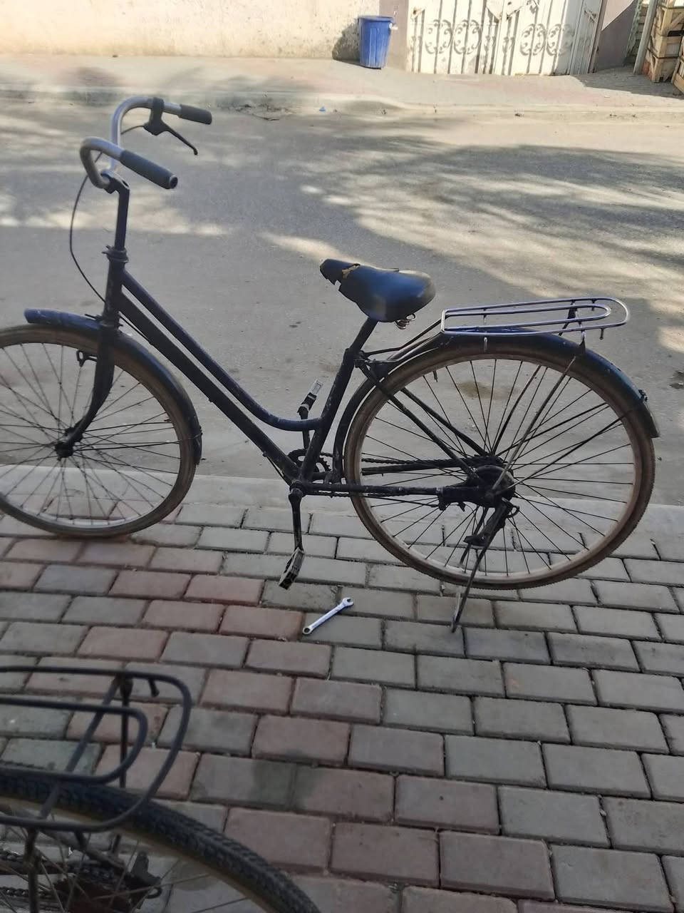 السلام عليكم 2باسكلات للبيع واحد حجم 26واحد 27سعرهن 60وبيهن مجال مكاني كربلاء شهداء الملحق ***********
