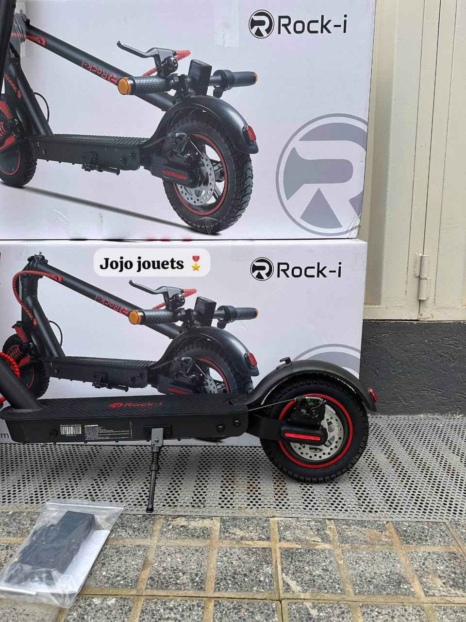 Trottinette Électrique ROCK-I RX1 ⚡️

✔️Batterie lithium 36V10.4Ah.
✔️Moteur Arrière Puissant 700W Max. 
✔️Autonomie *30KM*Max. 
✔️Vitesse maximale : 38 km/h Max. 
✔️Double Amortisseur Avant et Arrière. 
✔️Accélérateur a la main. 
✔️3 Mode de vitesses. 
✔️Démarrage avec bouton. 
✔️Frein Disque arrière. 
✔️Frein Avant électrique. 
✔️Roues Pneu Gonflable 10 Pouces.  
✔️Clignotant Gauche et Droite 
✔️Lumiere LED avant et arrière. 
✔️Étanchéité IPX5. 
✔️Trottinette Pliable. 
✔️Écran LCD. 
✔️Klaxon. 
✔️Tranche d'âge : Adulte 
✔️Poids : 15Kgs
✔️ Capacité de charge : 120 Kgs.

‎📦🚚التوصيل مجاني لجميع المدن مع الدفع عند الإستلام. 

GARANTIE 3 MOIS✅
‎الضمان 3 أشهر ✅ الدار البيضاء, المغرب


**إذا كنت صاحب هذا الإعلان وتريد حذفه لأي سبب، رجاءا أرسل رسالة إلى الدعم الفني**