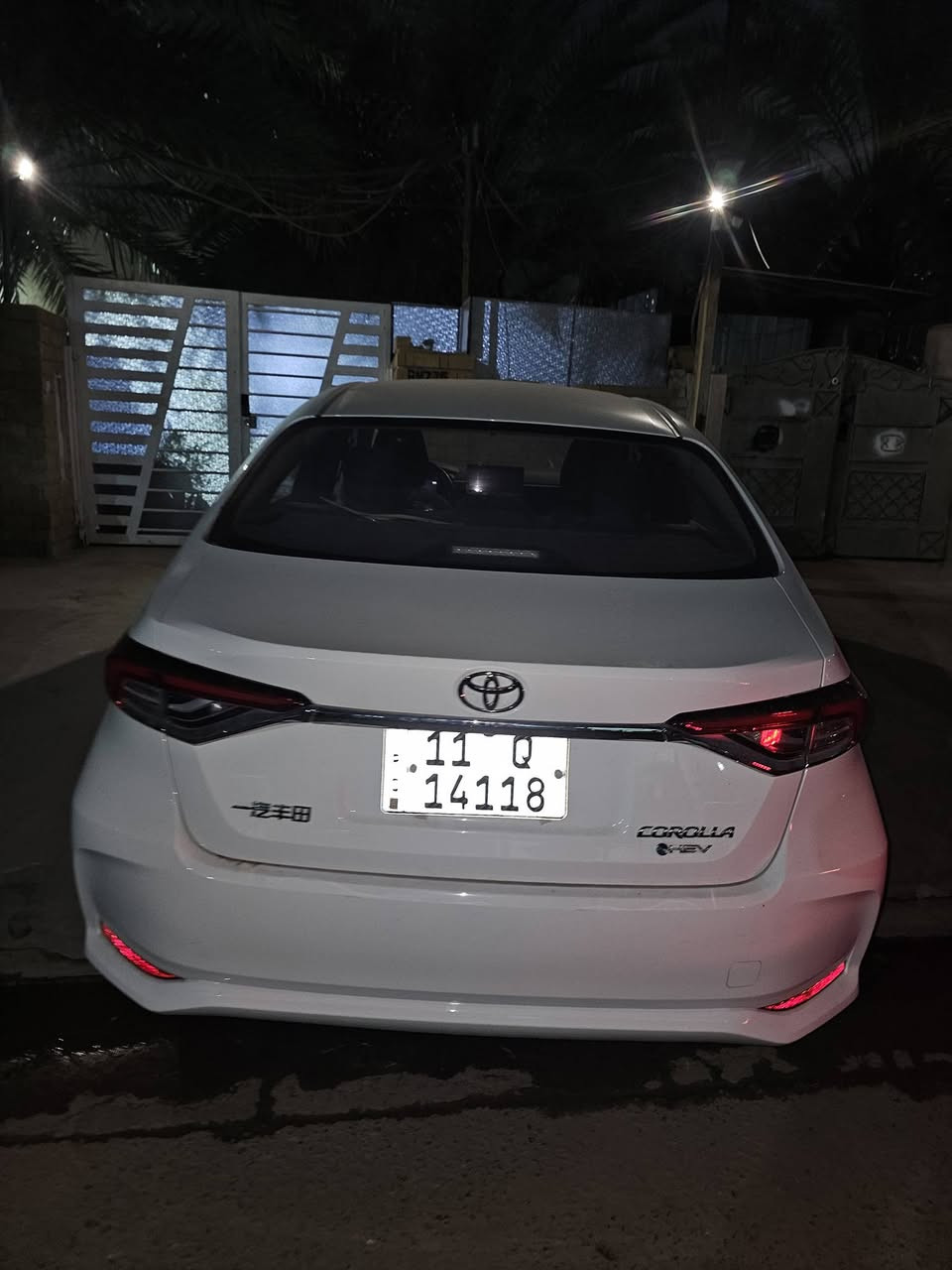 فول مواصفات عدى كرسي الكهرباء
فتحه 
بصمه 
جلد اسود 
تحكم ستيرن 
قياده ذاتيه ورادارات 
دخول ذكي 
هاند بصمه 
ماشيه ٩ آلاف 
يعني هيه موصفات الكورلا المعروفه 
كفاله عامله من الضربه والصبغ والتبديل 
اللهم بيها فطر بالجامه الاماميه 
١٥٦ ورقه وبيها مجال 
مكاني بغداد اليرموك 
***********
