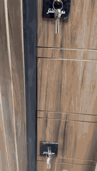 سلام عليكم مزرعه متكامله للبيع مساحة 1200م
6 غرف من ضمن الغرف 5 غرف سويت مع صحيات خارجية موقع المزرعة بغداد جزيره بغداد السياحية شارع الفنان ماجد الحميد المزرعه زنجيل على شارعين تبعد عن شارع الجزيرة الرئيسي 500متر 
+ تحتوي على كراج 2 
للتواصل ولأستفسار على الأرقام 

***********

***********
