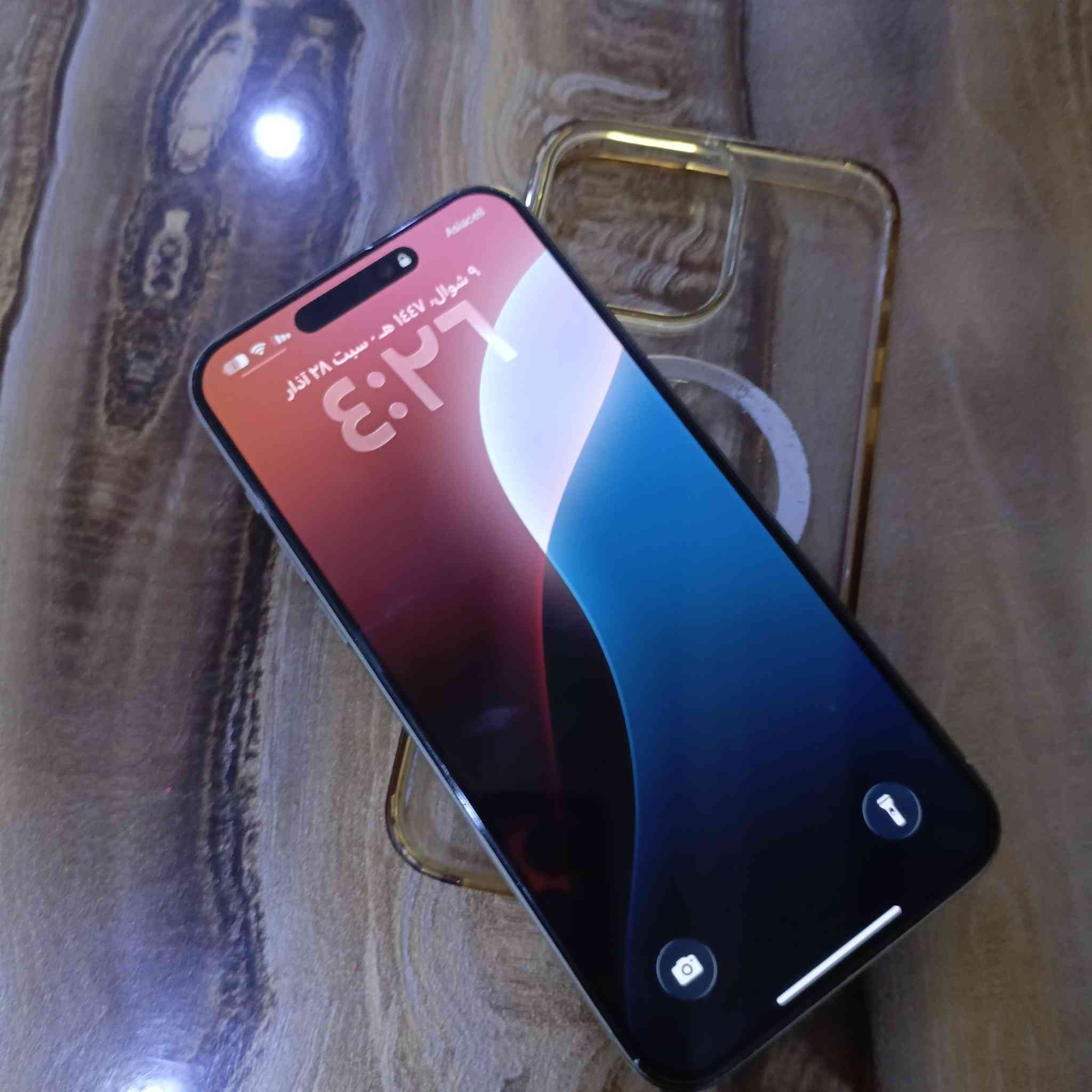 السلام عليكم ايفون 15برو ماكس للبيع نظافه 100%نسبه بطاريه  90🔋  كفاله عامه غير مفتوح و لا بيه زلغ السعر مليون و75 الف.رقم توصل ***********
