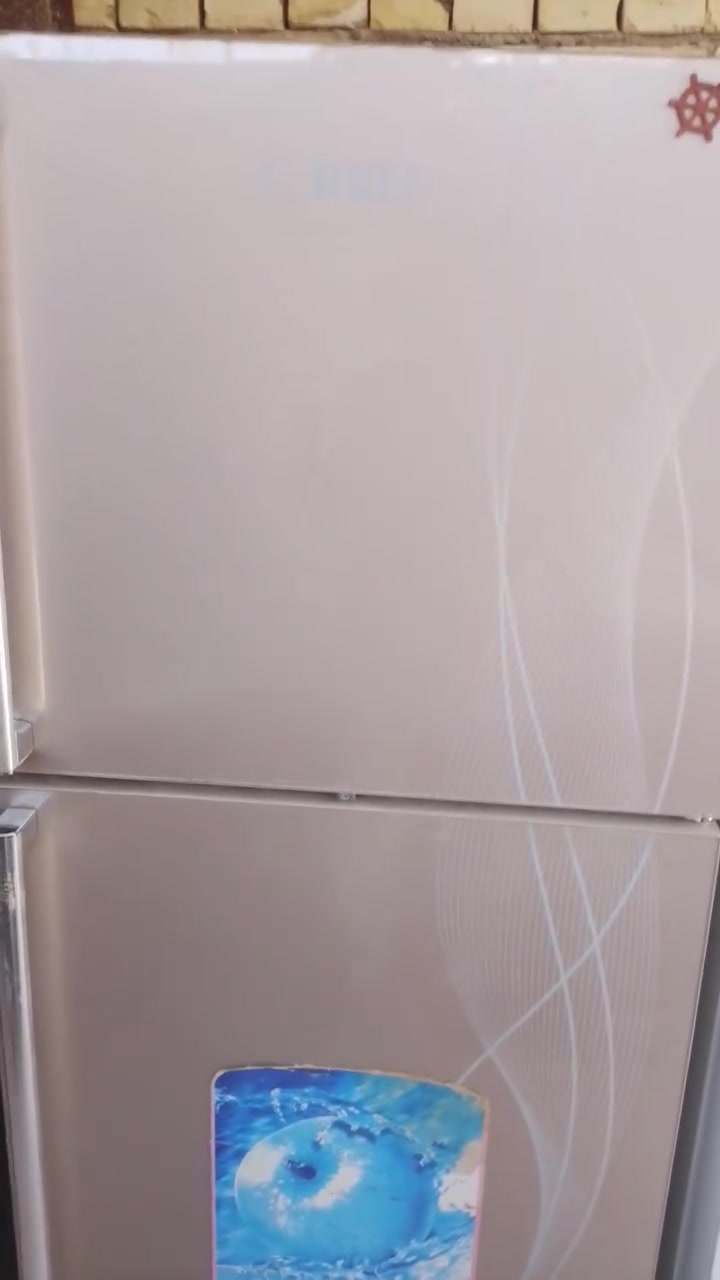 السلام عليكم ثلاجات للبيع السوده 180 والكونكورت 250 ثلاجات ما مستخدمات نظيفات متواجدين خدمه الشرايه *********** متواجدين بس على الواتساب
