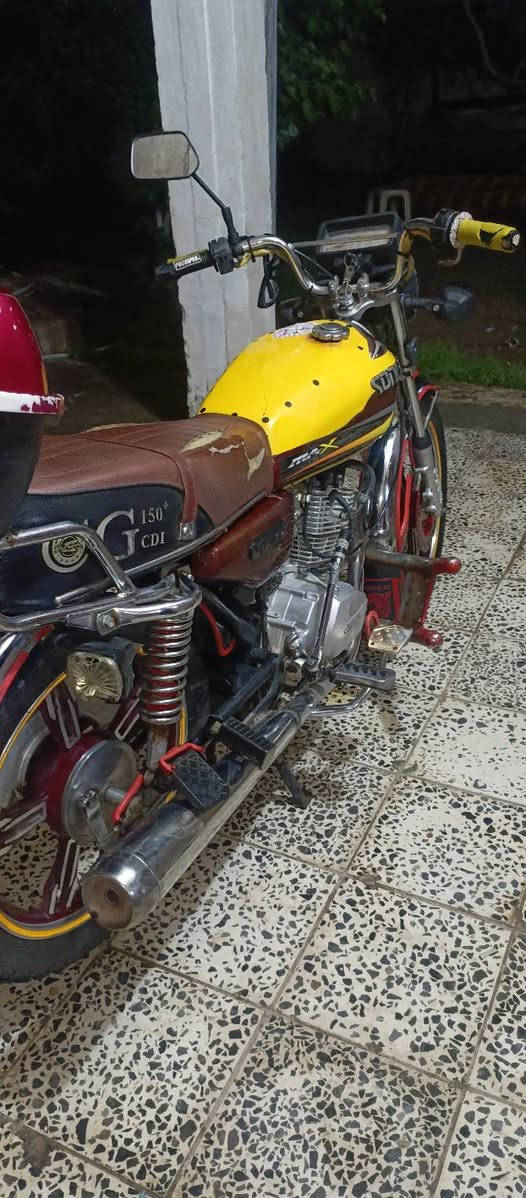 سلام عليكم دراجة سولنك للبيع م 23 اوراق اصوليه  نضافه ومحرك خير من الله مكينه مكفوله نكره سلف لاكن دراجة نواقص بيه بصيطه عنبار بريك امامي واير عداد سرعه  ومال دبل اشاره دكمه مكسوره  سعر ٥٢٥وبيه مجال مكاني الخالص سعدية الشط *********** فيس ممتواجد
