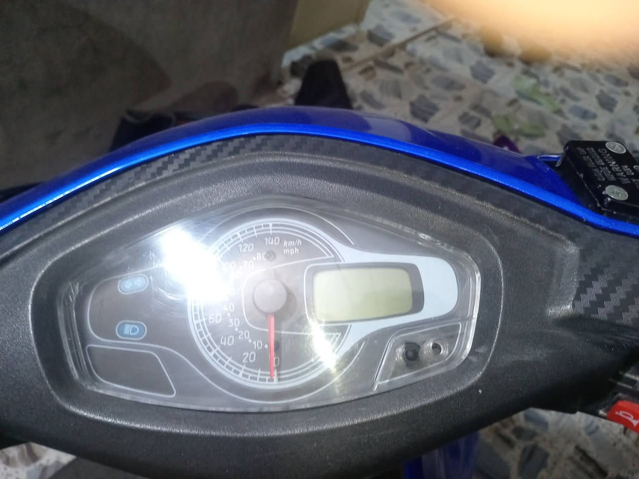 السلام عليكم ماطور ادرس للبيع موديل 22 رمادي شارع 20 سعر 550 جمرك  ***********
