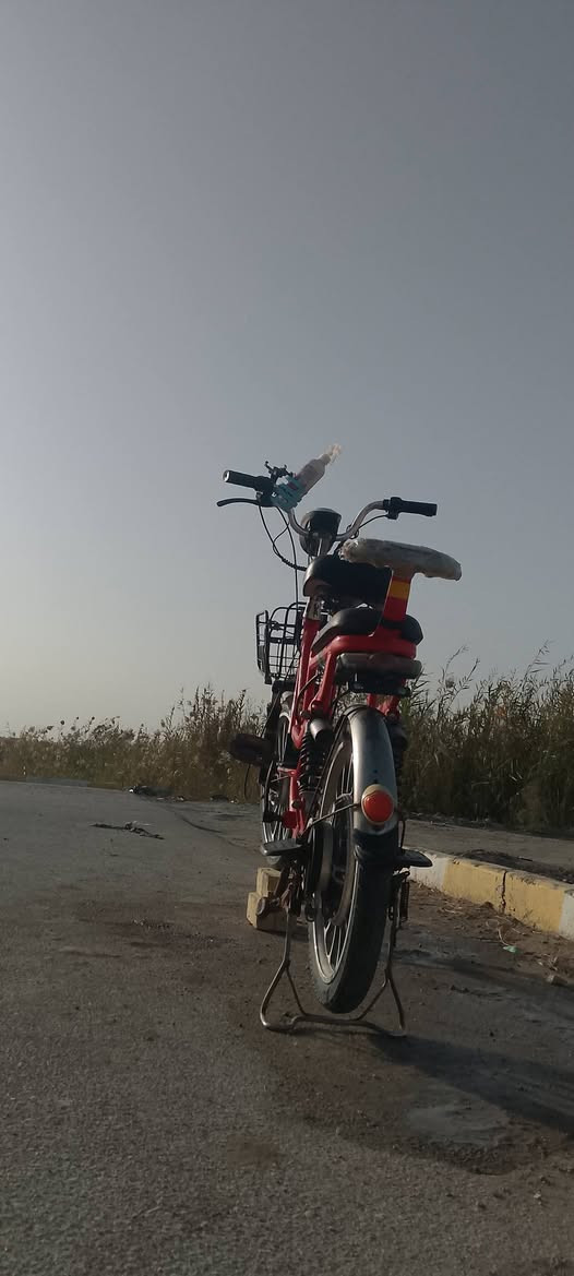 سلام عليكم عندي دراجه شحن للبيع او مراوس بدرجة بانزين سعر 200وبيه مجال لطيبين عوزه بس بطاريتين و بيه 2جددد مكان سوق الشيوخ العكيكه 📞***********
