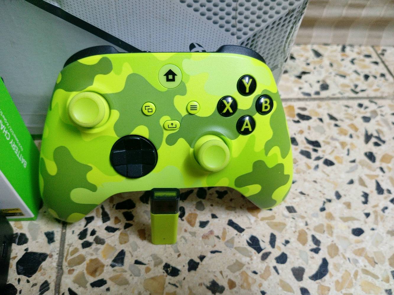 بغداد الزعفرانية 
مع سماعه كيمنك وماوس وكيبورد كيمنك وشاحنه وبطاريات
الجهاز 512GB والجهاز مفتوح غرض التنضيف لا اكثر واريد ابيعه بسبب الانشغال والدارسه ومحتاج 