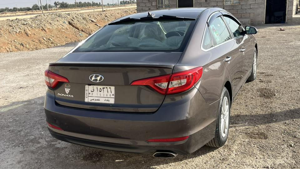 سلام عليكم 
هونداي سوناتا للبيع 
موديل 2015 وارد امركي كلين رقم بغداد تحويل مباشر  كير محرك المكينه كاملة وحدادية كفاله تخم تاير جديد السيارة جاهزة للاخير  3 وضعيات قيادة ايكو ونورمال وسبورت تحكم ستيرن مكان السيارة ديالى السعر 128 وبيها مجال ***********
