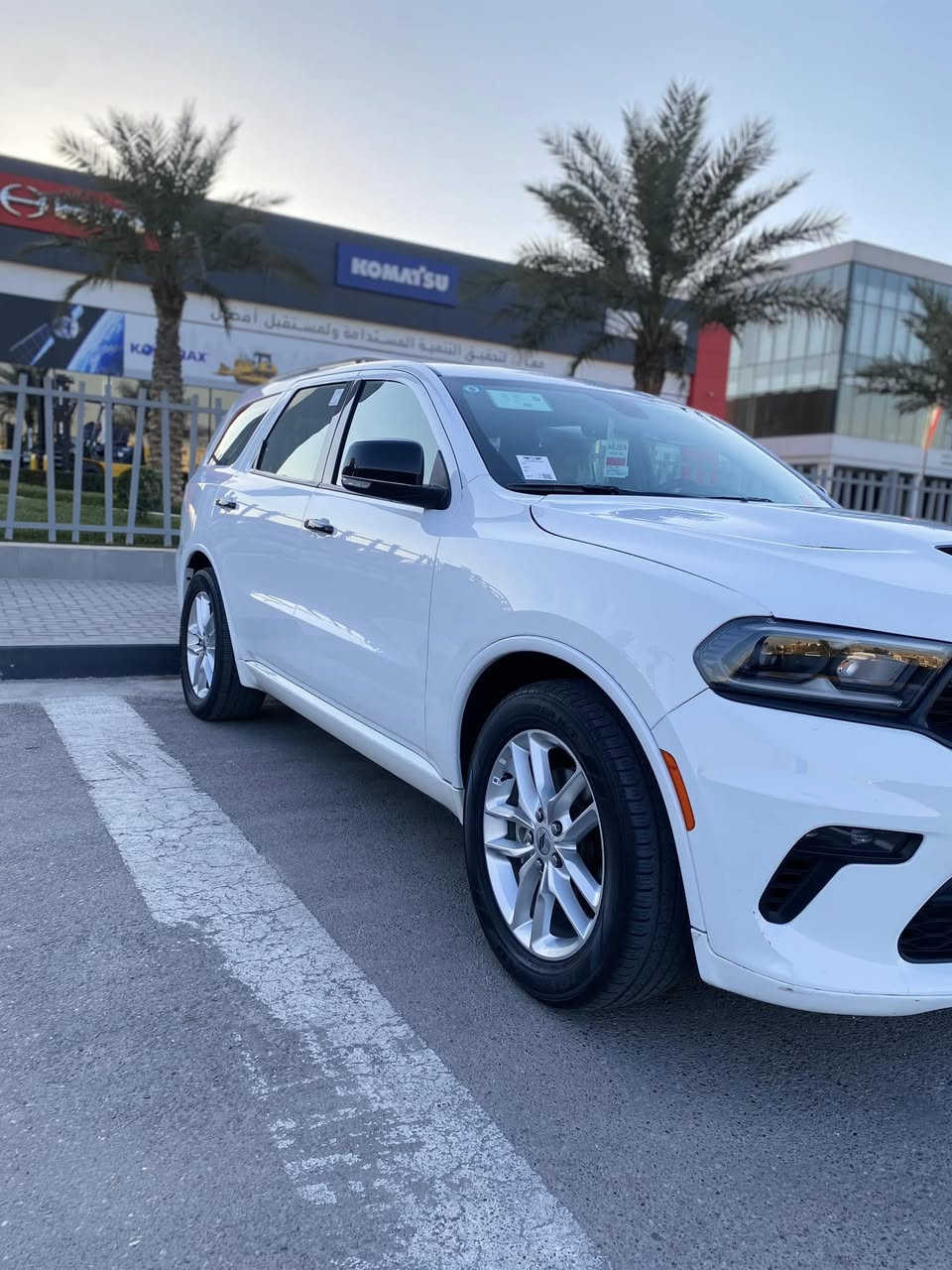 * دوج دورانگو GTبريميوم كامل مواصفات اللون ابيض

الموديل:   ( 2021  خليجي)ضمان شركة هارلم

العداد: 40 الفm  

المحرك: 3.6 لتر 6 سلندر

ناقل الحركة: 8 سرعات 

المواصفات:

*فتحة سقف 

*ويل الالمنيوم قياس 20 انج 

*صندوق كهربائي 

*شاشة لمس قياس 10.1 انج مع نظام ملاحة

*رادار تفاعلي مع خاصية التوقف والانطلاق

*حساسات  خلفية

*كاميرا خلفية

*نقطة عمياء

نظام تحديد المسار 

بلاجكتور امامي 

*مانع تصادم خلفي

*تحذير الخروج من المسار

*مرآة تعتيم ذاتي

*مقاعد من الجلد الفاخر

*مقاعد امامية  كهربائية 

*مقاعد امامية  ومدفئة

*مقاعد خلفية مدفئة

*مقعد السائق ذاكرة

شحن هاتف 

مساعد باركنك 

نظام تدفئة المقود 

*مكيف الهواء مع تحكم 3 مناطق 

*نظام ابل كار بلاى و اندرويد اوتو لاسلكي

*دخول ذكي (بصمة)

*نظام التشغيل عن بُعد

*مصابيح أمامية أوتوماتيكية مع مصابيح نهارية LED 

 رقم الهاتف 📲***********

السعر 297 وبيه مجال حك الجيه 
 
العنوان 📍بغداد
