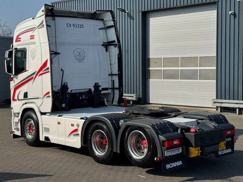 Scania R580 V8
سنة الصنع 2019
كيلومتر 712340 كم 
ناقل حركة أوتوماتيكي 
قوة المحرك 580 حصان 
نظام المحور 6x2
رتايدر كامرة حساسات ثلاجة 
كفالة عامة 
السعر 530 ورقة 
شامل نقل وكمرك


**إذا كنت صاحب هذا الإعلان وتريد حذفه لأي سبب، رجاءا أرسل رسالة إلى الدعم الفني**