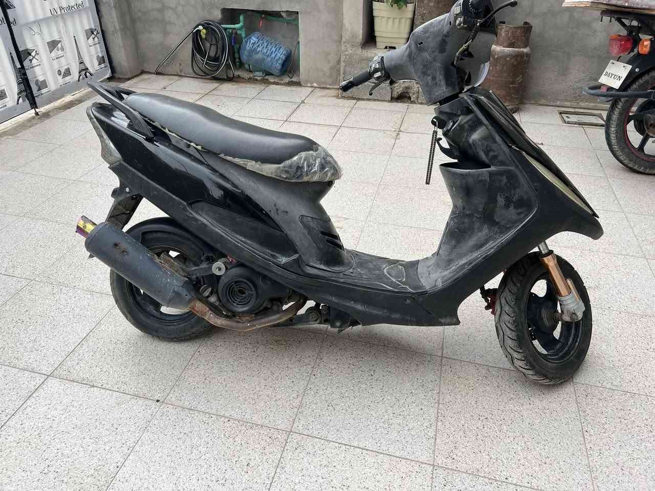 سلام عليكم ماكس عدله للبيع 
موديل ٢٠٠٦
بوشه ٤٩لايت زنون عدسه 
دراجه خير من الله السعر٥٥٠وبيها مجال بسيط للاستفسار 
***********اتصل متواجد خاص
