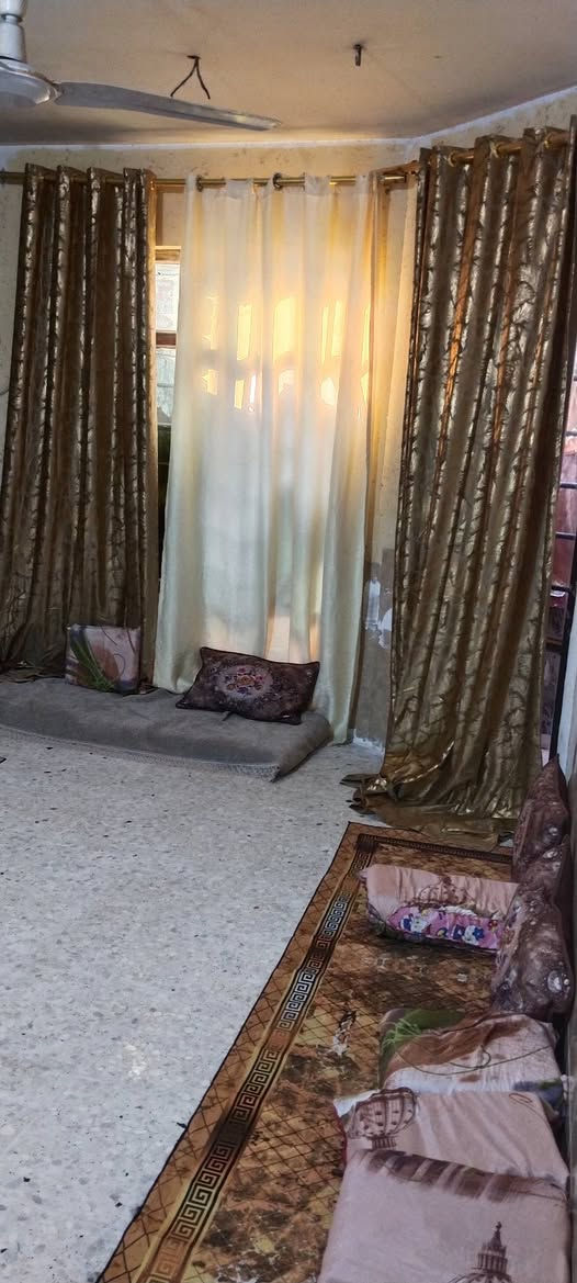 سلام عليكم
بيت للبيع 100م طابقين ونص مرمم جديد الطابق الاول استقبال مطبخ صاله+ ترك وغرفة نوم+ ترك وصحيات خارجية وداخلية درج بايات مو صعب الطابق الثاني غرفتين نوم وصاله وصحيات الطابق الثالث غرفة كاملة مطبكه كاشي نقص بس سكف العنوان زراعي الخطيب شارع المولده الحمره قرب اسواق ام علاء السعر 140 وبي مجال ***********
