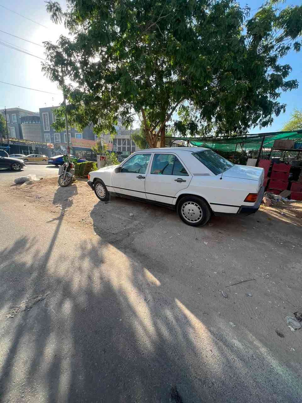 ‏سلام عليكم سيارة Mercedes 190 طيارين للبيع محور بطة اثنين ونص السعر على رقم الموبايل إن شاء الله وياكم *********** خلي خير يدلل عشان ما يشتري
