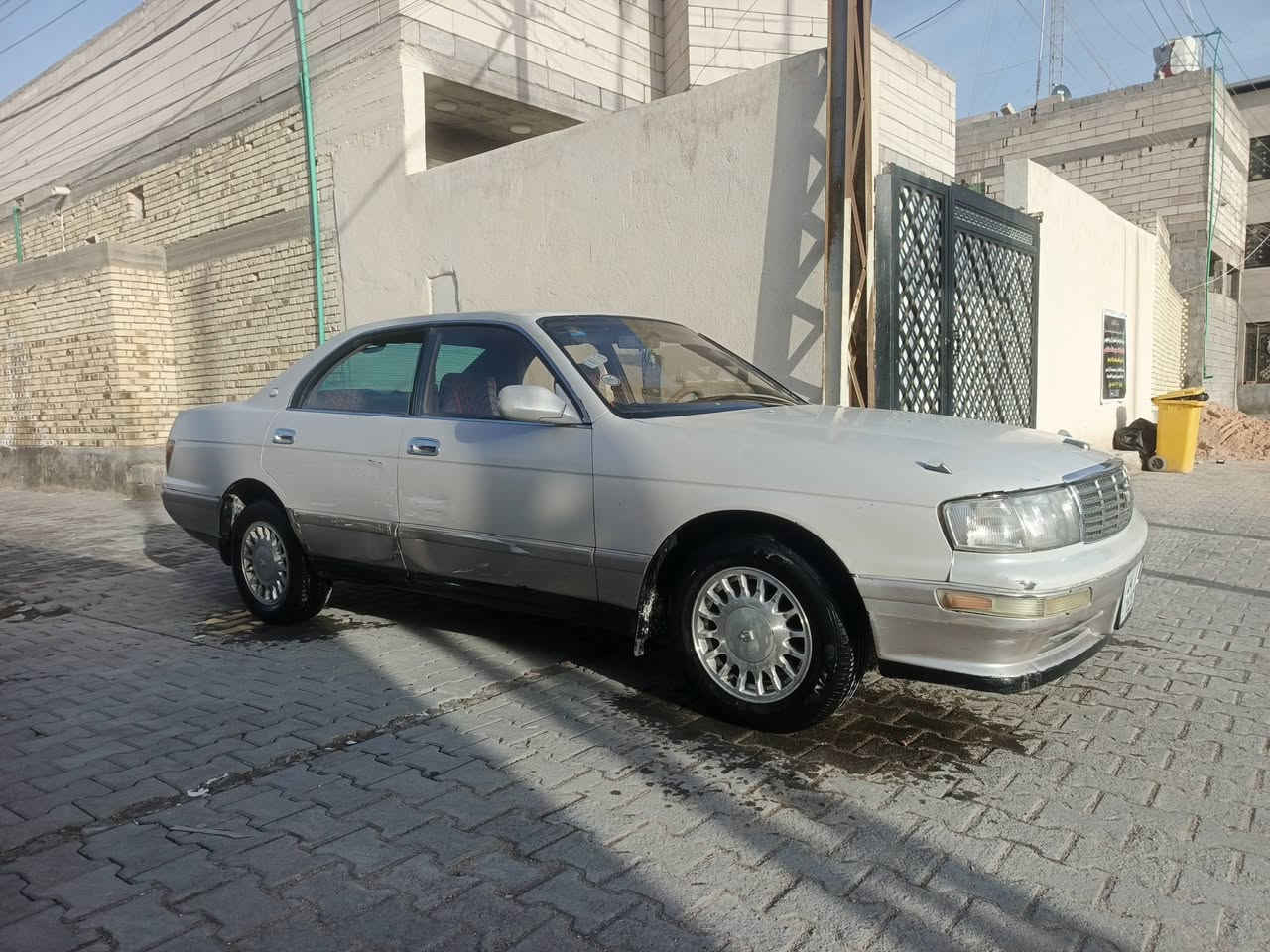 ياالله بطه كراون للبيع مكفوله من العيب الشرعي ومكفوله من الكصه والضربه والنقل الجثه  السيارة  بسمي وتحويل ثاني يوم  بيه بس بابين مضروبات وعلى وضعيتهم مامصلحهم السيارة رقم انكليزي الجديد والسنويه لسنة 29 الكير والمحرك مكفولات والسعر 58 ورقه الاتصال بالهاتف ***********
