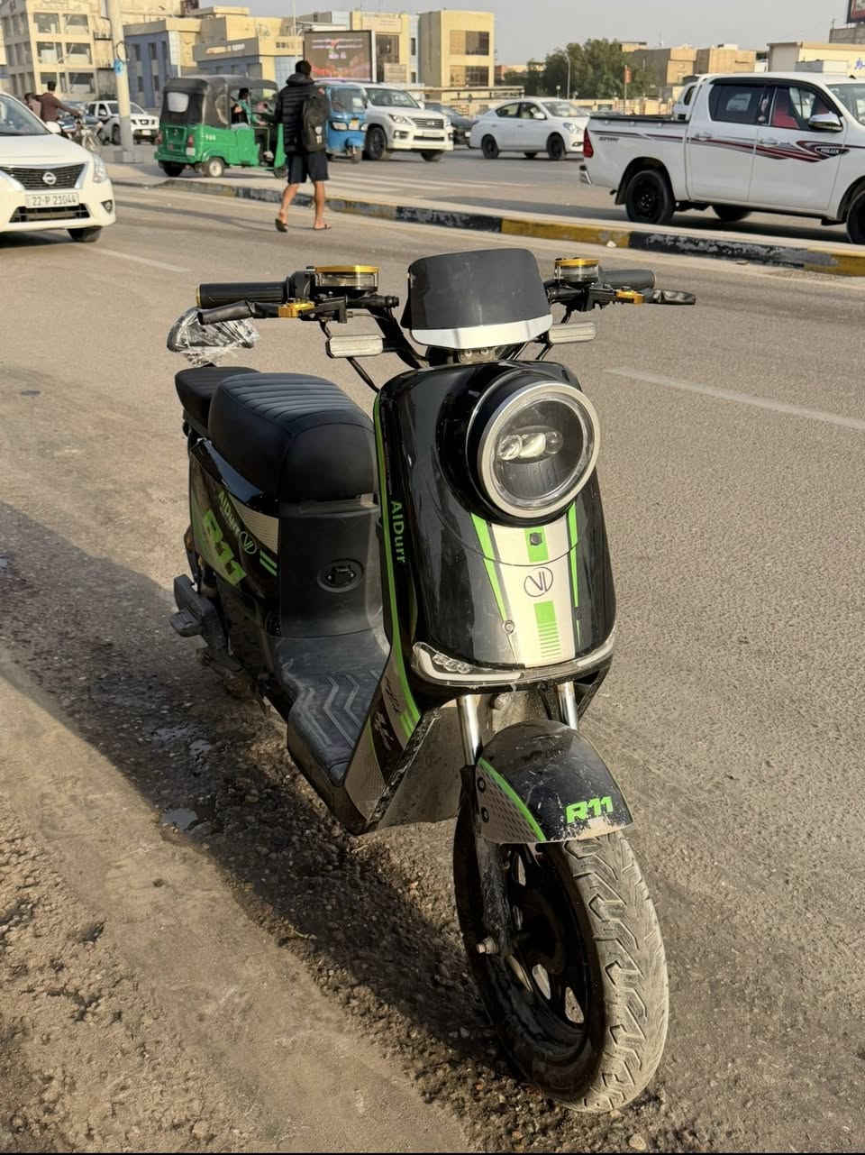 دراجه ار 11 مزوده عليه
6 بطاريات الولي الاصليه
عقل رياضي الاسود 40A
ملف 1800W
عنبار بريك رياضي
استاند صفح رياضي 
الدراجه حلوه ونضيفه وما صايرله هواي عندي 
سعر 500 وللتواصل على هاذه الرقم ***********
