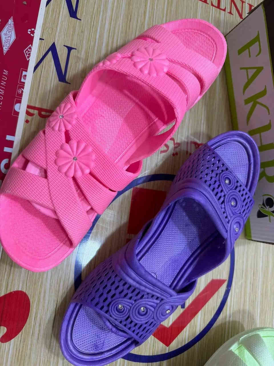 سلام عليكم
تكرمون نعال لاستيك نسائي قياسات كامله
سعر الدرزن ١٥ الفتواصل واتساب ***********
