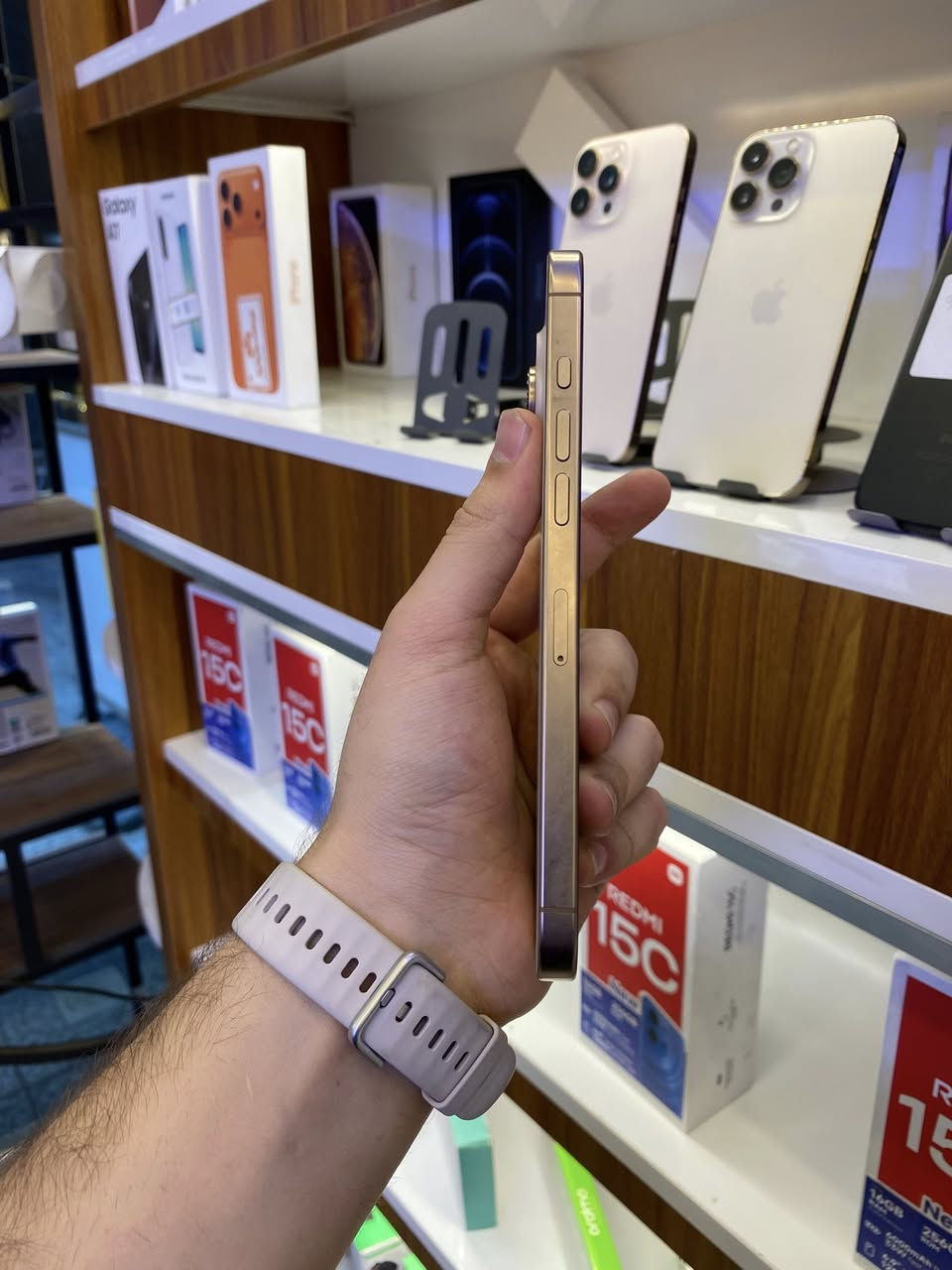 16  برو ماكس
ذاكرة 256 بطارية 93% شرق اوسط نظافه 100% مع كامل ملحقاته السعر 1350🔥
***********
