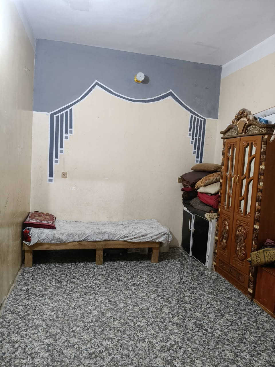 دار زراعي للبيع بي وصل
حي المختار شارع المغتسل رابع بيت عله اليسار 

الطابق الاول 

غرفتين + صاله + مطبخ + ديوانيه + صحيات داخليه وخارجيه + منور 

الطابق الثاني 

غرفه + صحيات 

*********** يوجد واتساب
