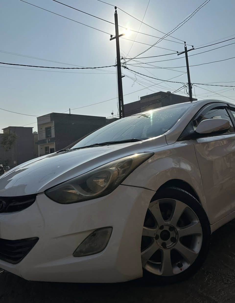 السلام عليكم …….. للبيع 
هيونداي افانتي موديل ٢٠١١ وارد كوري 
المحرك ١٦٠٠ GDI 
الكير at 
حادثها جاملغ وباب جهه السايق وراجعات نفسهن 
السياره فول مواصفات عده البصمه 
تبريد منفصل + تدفئه كشنات + فتحه 
ماشيه ٢٥٠ الف كيلو كما موضح بل صوره 
رقمها شمالي الالماني (سليمانيه)
سعرها ٩٥ ورقه وبيها مجال للشراي 
للأستفسار اكثر اتصل على هذا الرقم ***********
مكاني بغداد الدوره حي دجله
