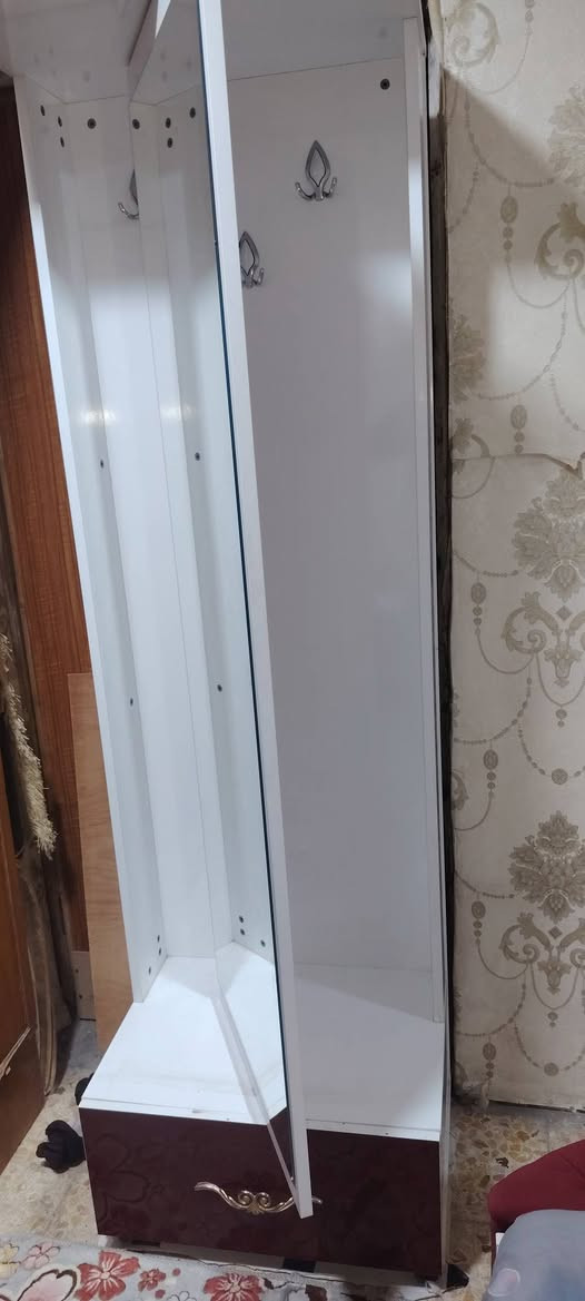 سلام عليكم غرفه اخشاب تركيه للبيع نضيه كلش مستخدمه قليل كلش السعر 600 وبيهه مجال قليل مكاني بالبصره الطويسه  ***********
