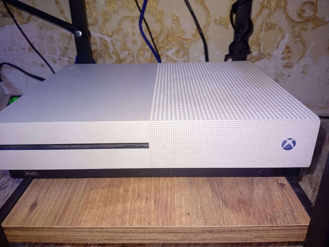 السلام عليكم Xbox ONE S
للبيع Xbox One S مع ملحقات كاملة 512GB
​الجهاز: نظيف جداً، مبدل هارد (شغال 100%).
​اليدات: عدد 2 (واحدة Series S الأصلية شغالة ونضيفة كلشي مابيها، والثانية ال ون تحتاج تصليح بسيط بالسهم الفوك).
​الملحقات: كيبورد كيمنك، ماوس كيمينج،ماوس باد، سماعة كيمنك محيطية، شاحن بطاريات Dobe مع بطاريات.
​واشتراك Game Pass Ultimate لمدة 3 أشهر 
والعاب بي
GTA V
NEED FOR SPEED 
BATTLEFIELD 4
Minecraft 
Prey
UNO
ONE LEAVES
UNRAVEL
سعر خاص تواصل واتساب او اتصل ***********
مكاني بغداد الزعفرانية
