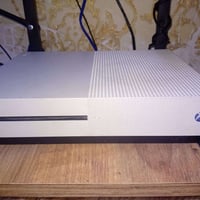 Xbox ONE S للبيع Xbox One S مع ملحقات كاملة 512GB ​الجهاز: نظيف جداً، ...