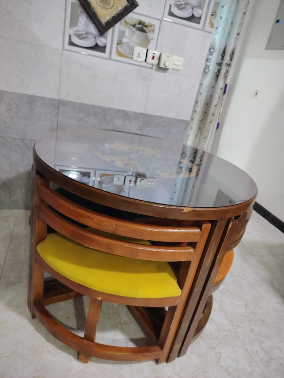 سلام عليكم
ديوان ١٠ مقاعد للبيع 

وميز طعام +كراسي 
مكاني بغداد البكريه 

***********
