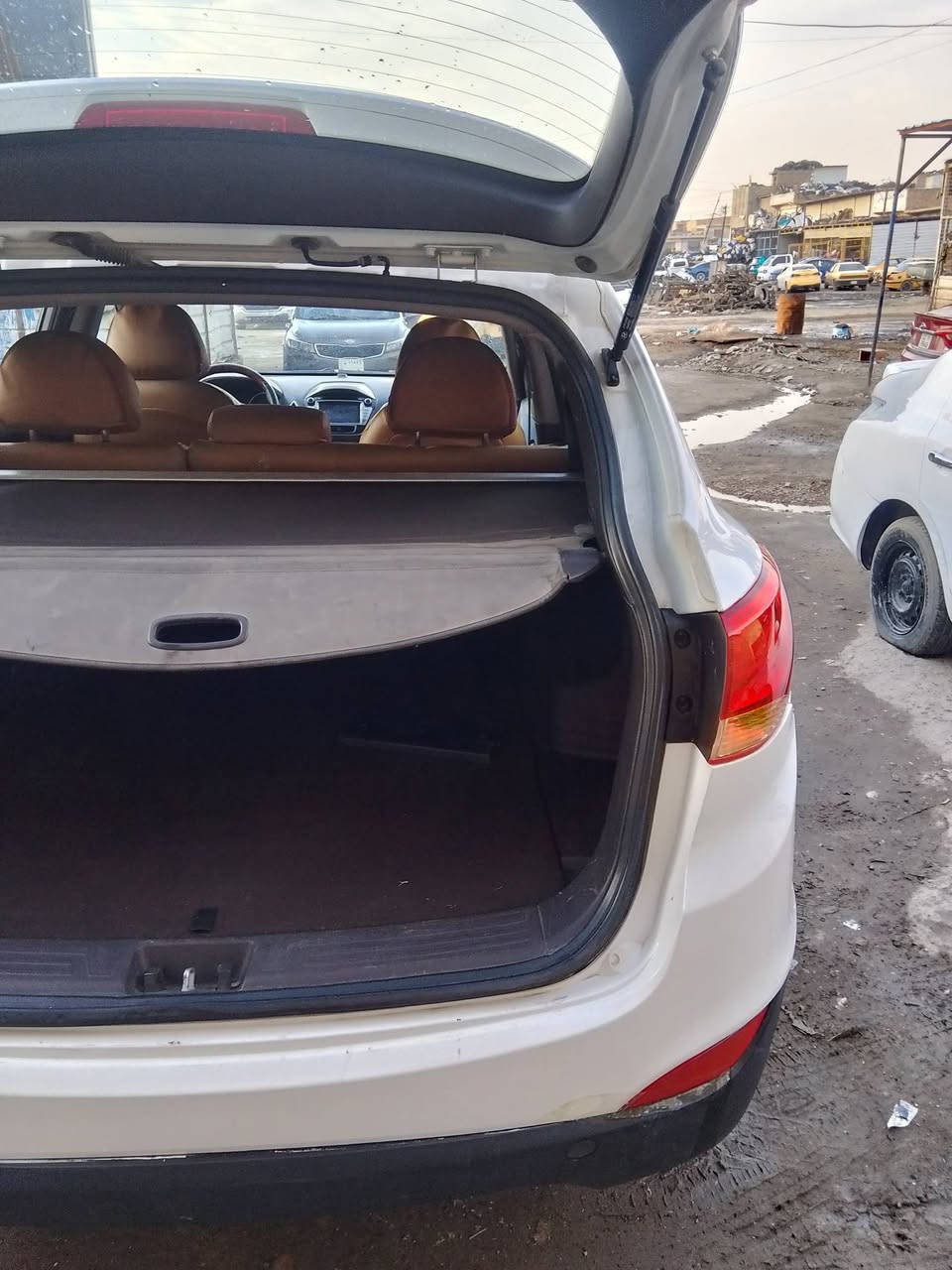 السلام عليكم توسان خليجيه موديل ٢٠١٤
رقم بابل انكليزي هزه جديده يعني تحويل مباشر
صدر حداديه شادهن جدت كير مكينه وكير 
مكفولات مال بيت السياره متعوب عليه 
بيهه قطعتين صبغ جاملغ وبنيد والباقي مكفول
السعر ١٠٥ ورقه بيهه مجال بصيط حك جيتك
مكان السياره بغداد الشعب شارع صحه 
قرب مثلجات تفاحه ....
***********
