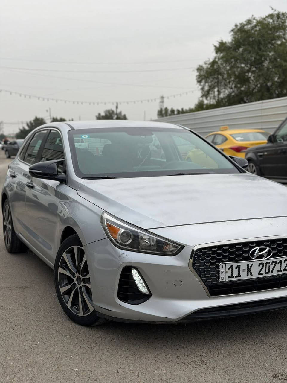 السلام عليكم
النترا 2018 - GT 
وارد امريكي 
حادث موضوع بلسونار بابتين وجاملغ خلفي 
ماشيه 81الف مايل 
سنويه جديده 
ورقم جديد 
بأسمي 
لد امامي 
ويل كب 17 
كامرة وشاشة اصليه ابل كار بلي واندرويد اوتو 

فول تحكم ستيرن 
للبيع فقط 
مكان السيارة الغزالية 
السعر 100 ورقة وبيها مجال 
للتواصل 
***********
