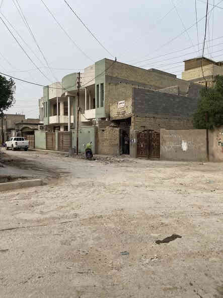 السلام عليكم بيت للبيع 100م  زراعي سند 25البيت متروك صار بسنه البيت مقابيله تبليط العنوان الضباط الثانيه خلف المعسكر شارع الصوره بنهايته البيت للاستفسار ***********
***********مامتواجد علفيس
