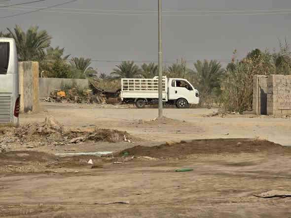 قطعه ارض مساحه 200 متر واجه 10 ونزال 20 متر 
(متوفر كافه خدمات ماء كهرباء شارع 10 امتار) 
 تبعد عن تبليط 50 متر 🔥السعر 19 وبيها مجال 
العنوان _المعاره بدايه شارع البزل 
الاستفسار الاتصال (***********) او مراجعه مكتب العويسي للعقار الگائن شارع البطاوي قرب عارضه المزاد
