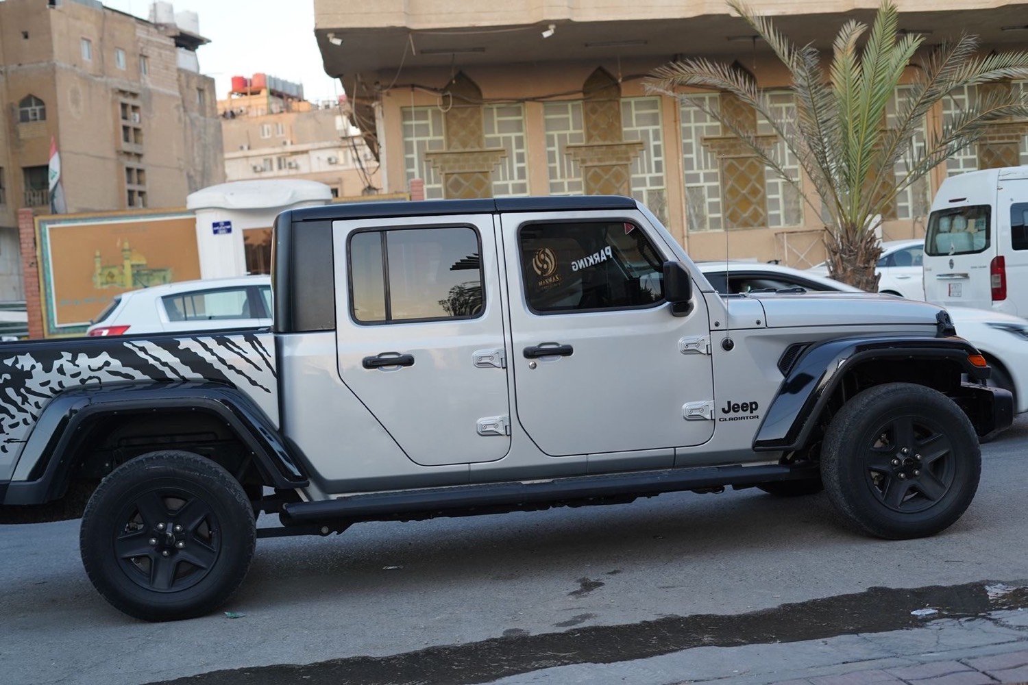 JEEP GLADIATOR
الموديل:2022
حجم المحرك:V6 3600
وارد امريكي حادثها فقط الدعامية الامامية بدون ايرباك وبدون دواخل 
رقم بغداد وتحويل مباشر 
السيارة جديدة بمعنى الكلمة 
السعر: 290 وبيها مجال
للاستفسار الاتصال على الرقم 
***********