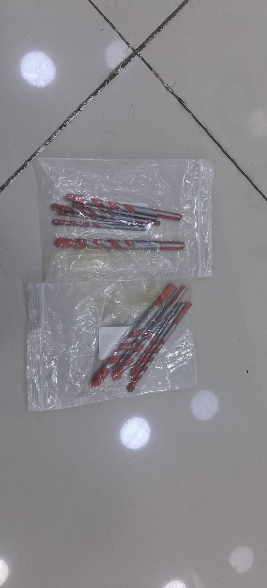 سيت براين الماسة متعدد الاستعمال يشتغل على جميع المعادن غير( الحديد صلب جدا ) سيت يتكون من 6 قطعة من 3 لحد 10 ملم 
يشتغل على سيراميك كرانيت ومرمر وزجاج و خشب 
 سعر سيت : 8 الف


**إذا كنت صاحب هذا الإعلان وتريد حذفه لأي سبب، رجاءا أرسل رسالة إلى الدعم الفني**