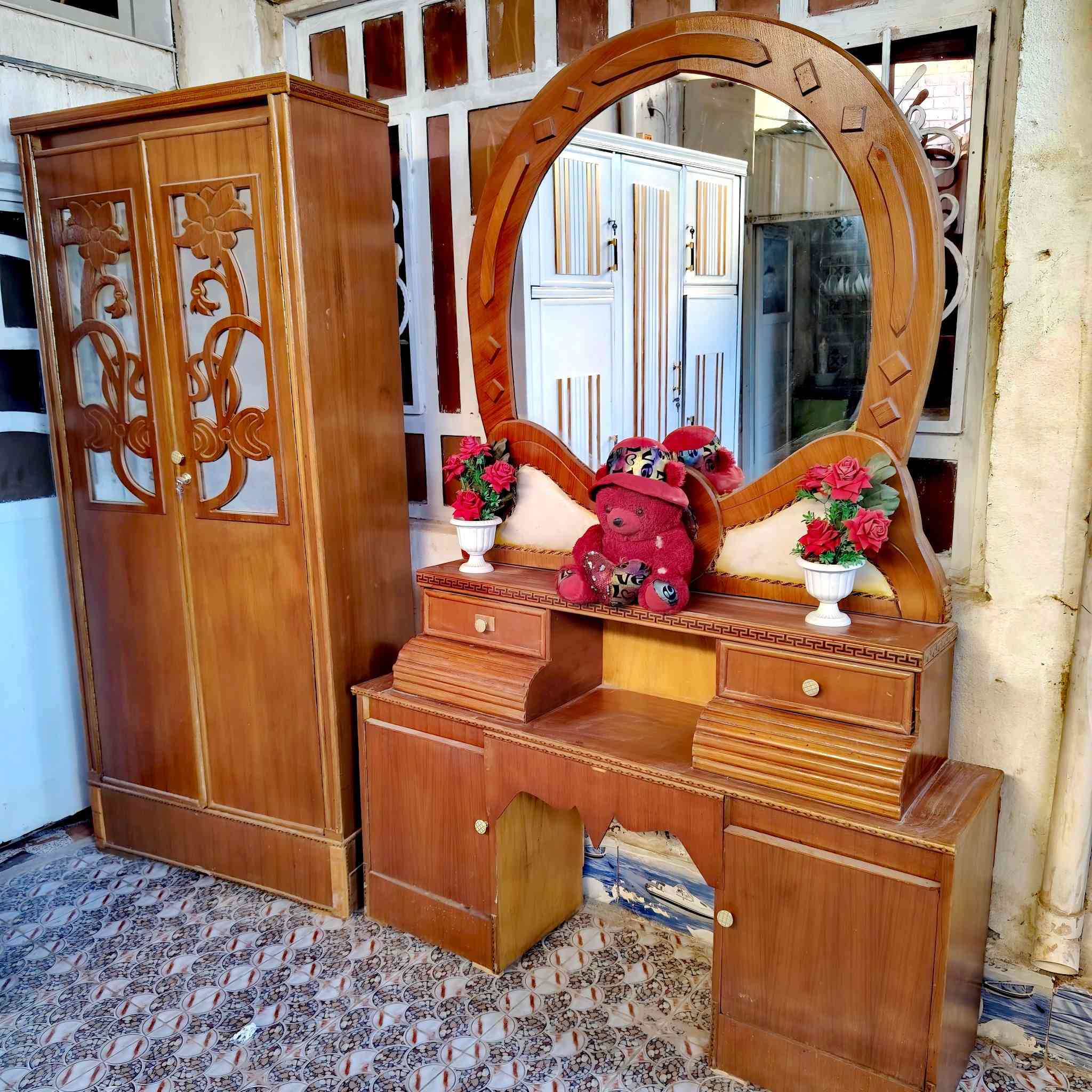 غرفة اخشاب صاج ام الخمسه موديل راقي دوشمه وترتيب زاويه كنتوريه ملحقات كامله مستخدم نضافة فول بدون ضرر للبيع الديوانيه اتصال ***********
