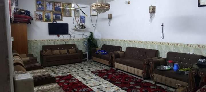 مساح   ٢٠٠متر  /١٠في٢٠نزال يحتوي ٥نوم+خدمات كراج حديقه بناء حديث مسلح هاتف ***********
