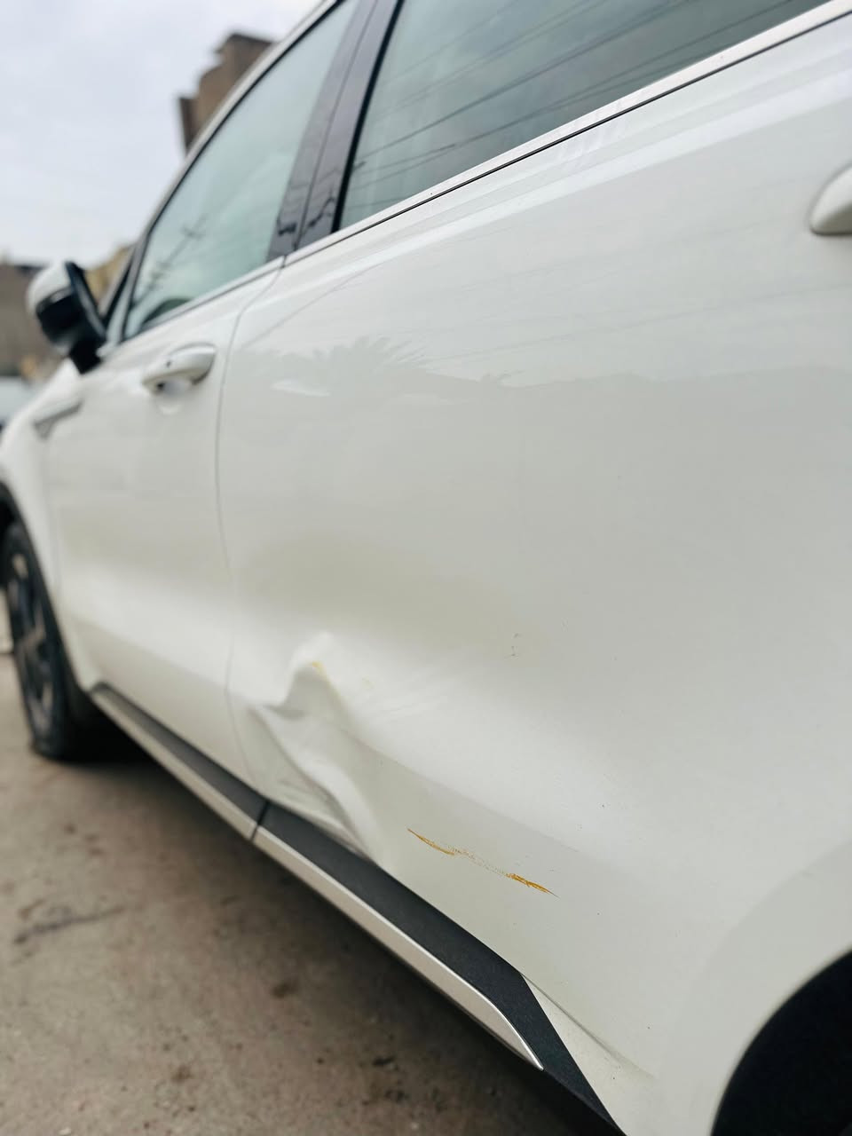 السلام عليكم 
سورنتو ٢٠٢٤ 
مكينه ٤ سلندر 
مواصفات فول ماعده البنوراما 
ماشيه ٣٩ الف 
بيها طخه بالباب موضح بالصور وماملعوب بيه 
مكان السياره بغداد جميله
للاستفسار 
*********** 
***********
