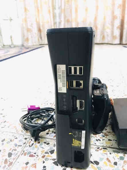 Xbox360 slim 
ذاكرة 250GB/ متوفرة 64gb
محتوياته:
جوستك عدد 2 أصلي وايرلس
 فقط يحتاج بطارية وحدة لأحد الجوستكات الثاني جديدة باكيت كاملة
كابل كهرباء + اج دي
يحتوي على 25 لعبة قوية بمعنى الكلمة ستشاهد البعض منهن.
1_ gta5
2_ grand theft auto 
3_ red dead redemption 
4_ fifa22
5_ call of duty black ops 1
6_ call of duty black ops2 
7_ blur
8_ tekken tag2
9_ wwe 2k17
10_ assassin creed rugue
11_crash
12_ driver san Francisco 
13_ Forza horizon 1 
14_ forza horizon 2
15_ re revelation2
16_ resident evil 4
17_sniper elit 3
18_ Sniper 
مكاني بغداد/ الكمالية 
السعر 100 قابل للتفاوض البسيط / ***********
