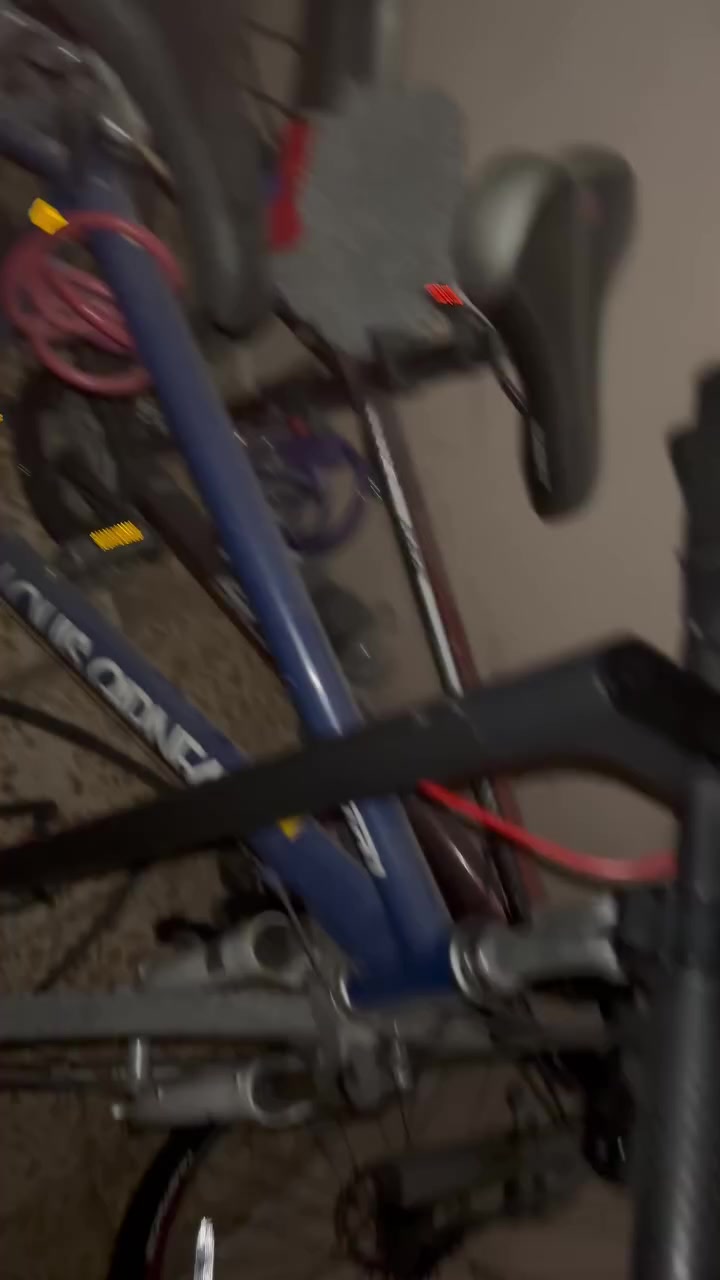 سكوتر شاومي للبيع مستعمل ٣٦ فولت ١٢ أمبير يمشي مسافة ٢٥ كيلو متر بل شحنة الكاملة و سرعته كدامكم وي الوزن إذا كان الوزن ٨٠ و فوق يمشي سرعة ٢٦ يجي بيه ثلالث مودات سرع و ضوء قوي و جرس و إشارة خلفية من تضرب بريك و تجي وياه شاحنته الأصلية و تطبيق تتحكم بيه منه و تكدر تقفله من التطبيق هم و تاير الامامي ربل يعني ماكو بنچر و ما يحتاج نفخ و الخلفي تاير عادي السكوتر ما بيه اي مشاكل سعره ٢٢٠ الف و بيه مجال للطيبين رقم الواتساب للتواصل ***********
