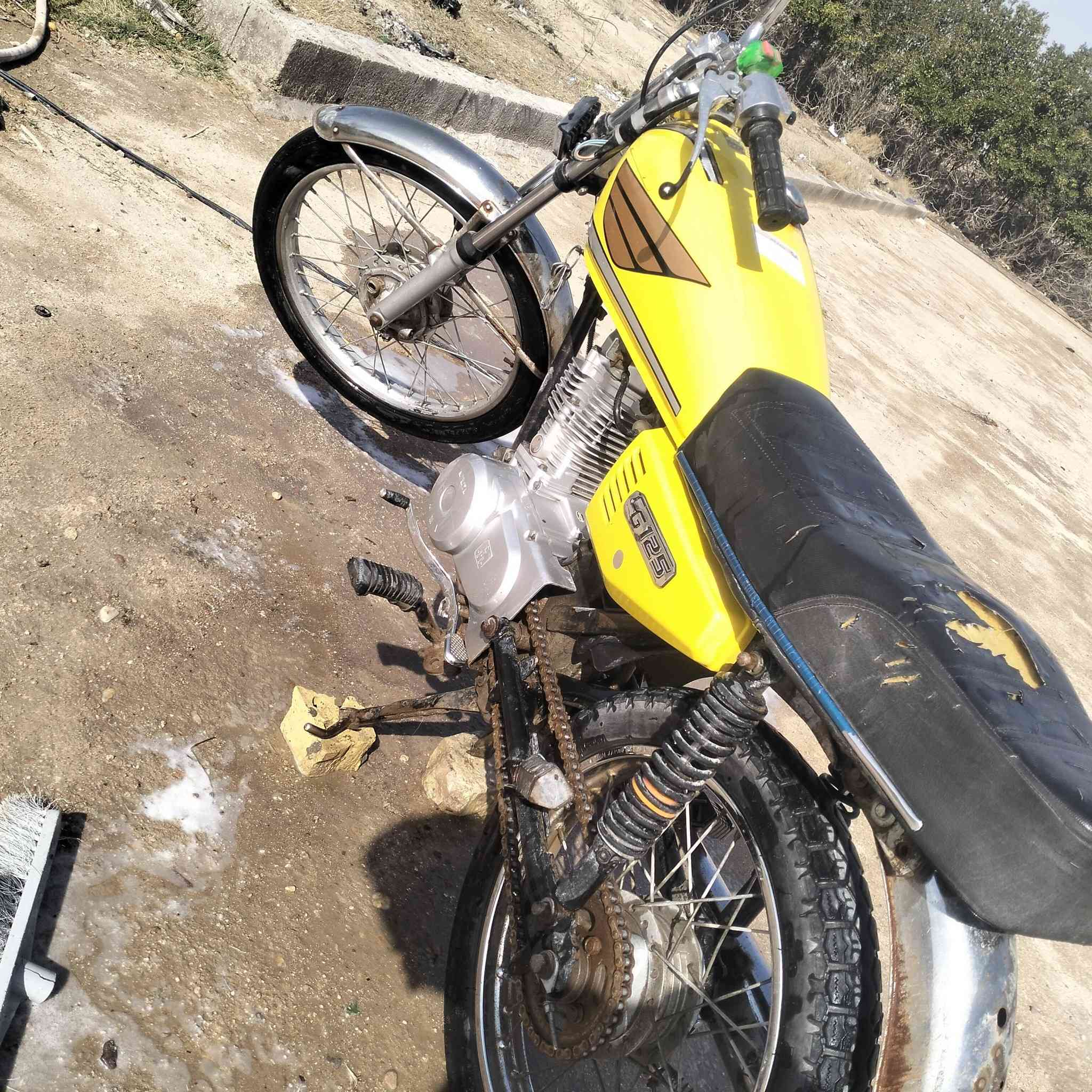 دراجه لبيع ادوات بل خور جديده تاخه ماذب عليه الف ما ناقصه اي شي ويلات جدد تانكي جديد دبلات جدد لايت جوزع مكينه ما مفتوحه من هندر واحد ***********
