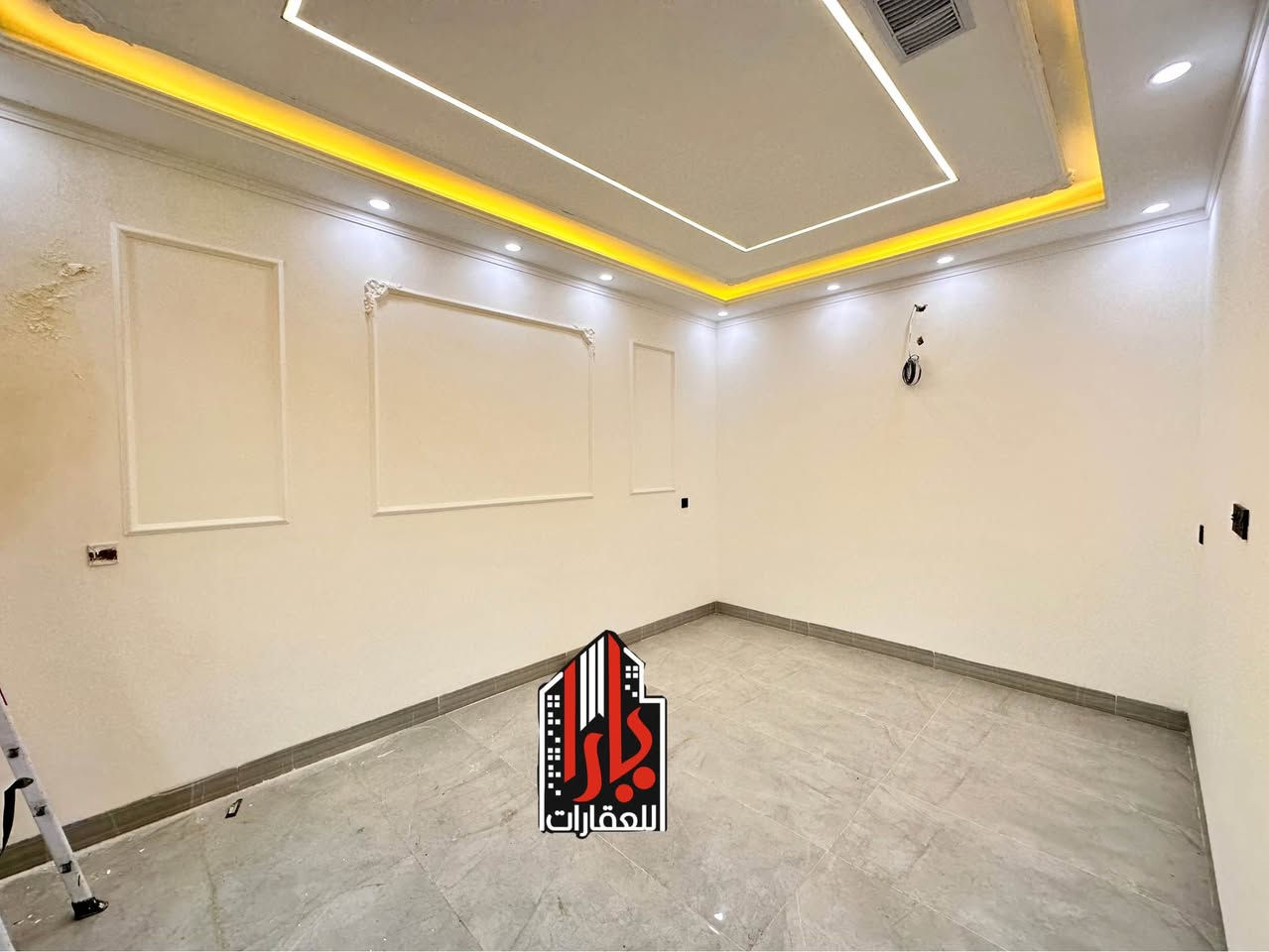 🔥 فرصة نادرة – إعلان رقم (1518 )
دار بناء حديث للبيع
📍 بموقع حلو قرب حديقة 

🏡 دار طابقين – جاهزة للسكن فوراً
✨ سقوف مغربي | واجهة فلين | بدون مصاريف إضافية

📐 المساحة: 125 م²
🏠 الواجهة: 5 م
🛣 الشارع: 10 م
📍 العنوان: حي العدن - مقابل جامع مصطفى الحبيب

🏠 تفاصيل الدار:
▪️ الطابق الأول: غرفة نوم + هول ومطبخ مفتوح + استقبال + صحيات + كراج 
▪️ الطابق الثاني: غرفة نوم عدد 2 + مغزن + صحيات 

💰 السعر: 🔥 في قناة تلكرام ( https://t.me/yaraemlak ) 

📞 اتصل الآن – لا تنتظر:
*********** 
***********
***********

📍 شارع قدس – مقابل قصابة إياد 2
عقارات يارا كركوك, العراق
