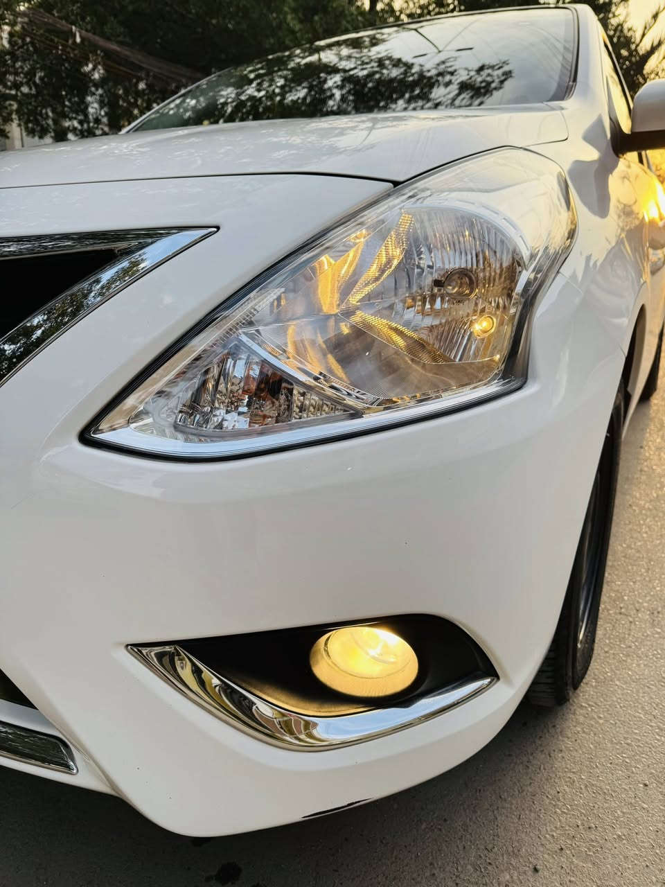 السلام عليكم 
نيسان سني موديل 2025 ضمان شركة نيسان 
مواصفات 
تبريد قطعتين اربع جامع كهرباء شاشة اصلية 
كامرة وحساس + بلاجكترات + اشاير بالمري 
تحكم ستيرن + تحكم مري سبايدر خلفي 
ماشية 20 الف كيلو متر مكفولة كفالة عامة ( فقط رصعة بالجامغ الخلفي مبينة واضحة وصغيرة ) 
مكان السيارة بغداد 
للاستفسار / *********** 
السعر 127 ورقة وبيها مجال جداً بسيط
