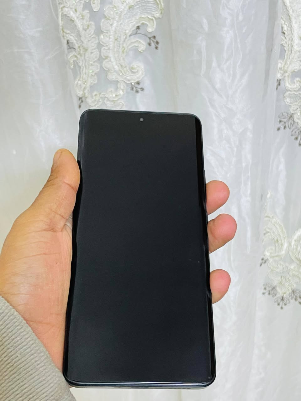 السلام عليكم ورحمة
ريدمي نوت 13برو بلس 5g 

الجهاز نضافه  ولون مميز  

1-الجهاز ضد الماي بمعيارية ip68 

2-صوت ستريو سبيكر عالي ونقي 

3-شاشه منحنيه وبحواف صغيره بدقة 1.5k

4-الكاميرا 200mpصور طبع فديو 4k مع مثبت 

5-ذاكره 512 رام 12+12 

6-معالج 7200Ultra قوي ومستقر 

7-باتري. 5000MA بقدرة شحن 120W

السعر 250
***********
